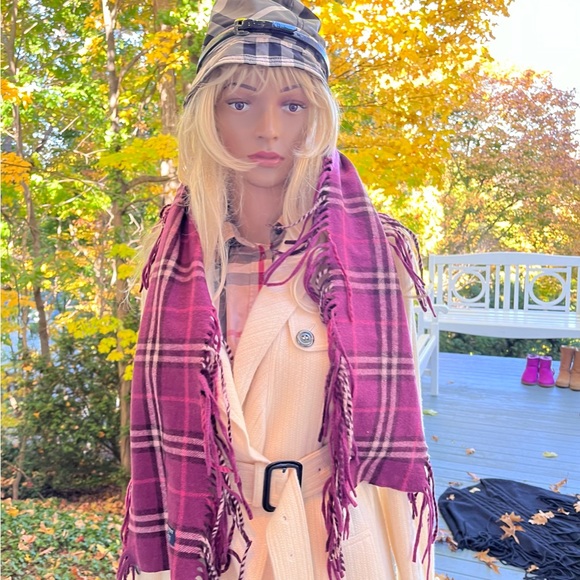 Burberry Purple Cashmere Scarf - Picture 2 of 4